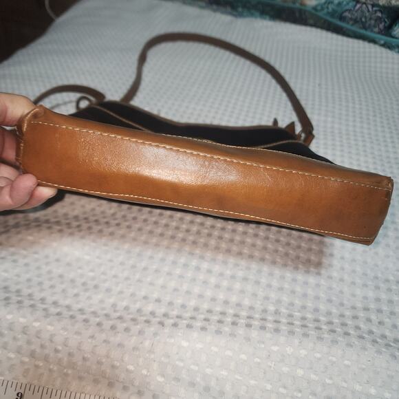 SAG HARBOR GUC FAUX LEATHER CROSSBODY BAG - Picture 4 of 12